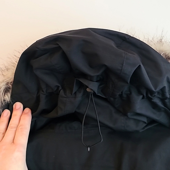 Eddie Bauer black winter parka w/faux fur trimmed hood. Women's petite large. - Picture 13 of 13